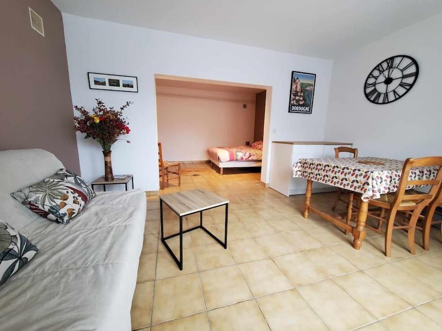 Studio Au Pied Du Chateau De Castelnaud Exterior foto